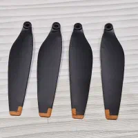 دو جفت ملخ مینی ۳