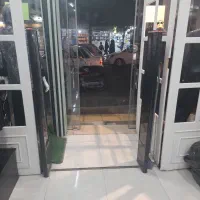 فروش یکجا کلیه ی لوازم پوشاک زنانه زیر قیمت فاکتور