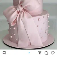 فروشنده خانوم برای قنادی