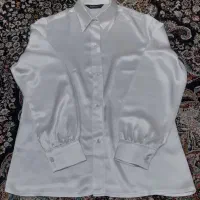 تعدای لباس و کیف زنانه