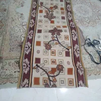 کناره  و یک گلیم مربعی آشپزخانه