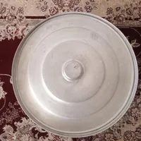 ظروف پخت و پز در حد نو  میباشد ب شرط سالمی