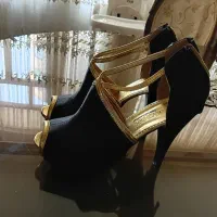 تعدادی کفش،کیف،بوت،لباس نونو