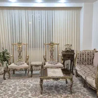 مبل کلاسیک ۷ نفره همراه با میز عسلی