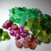 الماس گارنت یاقوت تورمالین زمرد