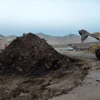 کود گاوی درجه یک متر مکعب 1500000هزارتومان