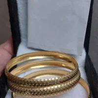 ۶ دستبند طلا‌ ـ ۲۰۰ بالا تابلو