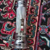 یک عدد چراغ قوه قدیمی و۵ عدد لامپ کوچک