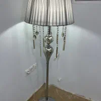 آباژور ایستاده