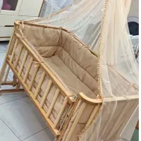 تخت کنار مادر