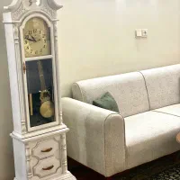 ساعت ایستاده سفید