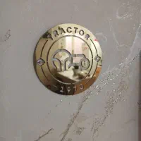 لوگوی تراکتور استیل طلائی و نقره ای