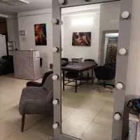 آیینه دور لامپ دار