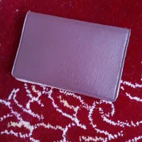 کیف پول به همراه مدارک و کارت بانکی