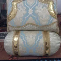 یک عددخلال سفید بزرگ توش وسیله خونه بود مثلا بالشت