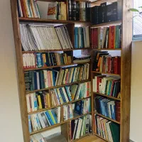 کتابخانه|کتابخانه، شلف، قفسه‌های دیواری|رشت, پستک|دیوار