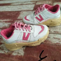 کفش|کیف، کفش، کمربند|خوی, |دیوار