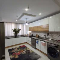 95-متری-طبقه-دوم-با-پارکینگ-دار-غرق-در-نور