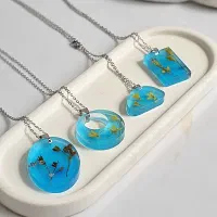 آویز گردنبند رزینی دستساز  با گل طبیعی