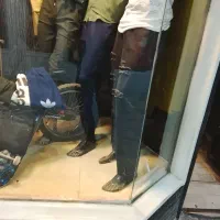 فروشنده آقاو خانم اقا از ۱۷الی۲۰..خانم از ۲۳الی۳۰