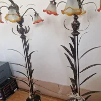 آباژور ایستاده