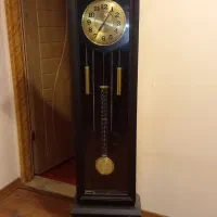 یک عدد ساعت ایستاده