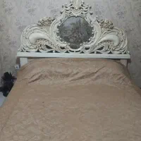 تخت چوبی تاجدار