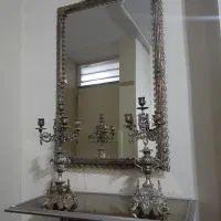آینه و شمعدان برنز. بوفه یا کتابخانه.زیر تلویزیونی