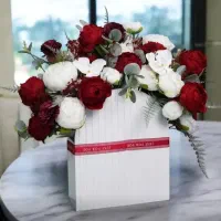 باکس گل مصنوعی و گل ربانی