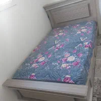 تخت و تشک یک نفره