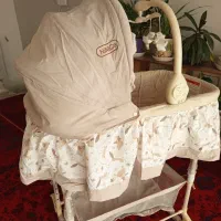 تخت نوزاد موزیکال سالم و زیبا