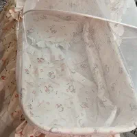 گهواره  چرخدارتاشو کنار تخت مادر|تخت و صندلی بچه|مشهد, حجاب (شهرک غرب)|دیوار
