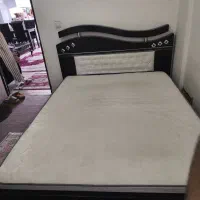 یک عدد تخت دو نفره