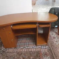 میز کامپیوتر در حد نو وسالم
