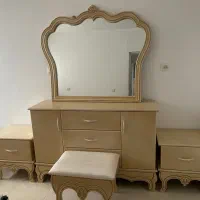 فروش میزارایش و اینه بزرگ صندلی و پاتختی