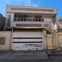 خانه دوطبقه واقع در بیست متری شهرداری