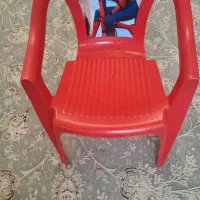 صندلی کودک قرمز