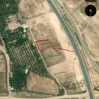 زمین با مساحت تقریبی ۴۰۰ متر