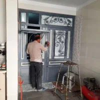 نقاشی درب و ساختمان در پنجره کل مناطق