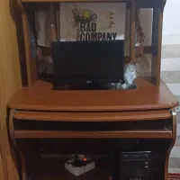 میز تحریر و کامپیوتر در حد نو