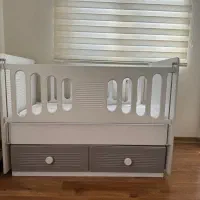 تخت خواب و کمد کودک