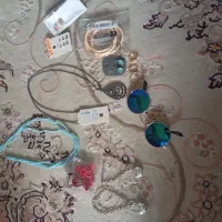 تعدای گوسواره و دستبندو گردنبند