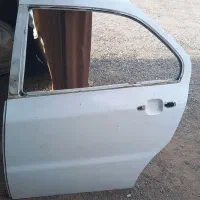 در  عقب دنا  رنگ فابریک سفید و فلاپ رکاب دنا پلاس
