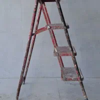 نردبان تاشو و چهار پایه