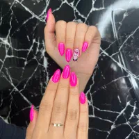 خدمات و اموزش حرفه ای کاشت ناخن با بهترین متریال|خدمات آرایشگری و زیبایی|اسلامشهر, شهرک واوان|دیوار