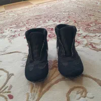 یک جفت کفش ورزشی در حد نو سایز ۳۲