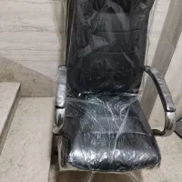 صندلی  اداری مدیری بسیار تمیز مشابه صفر