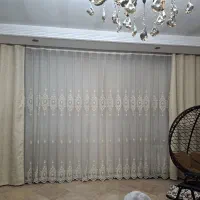 پرده قدی با تا والان ودو تا چوب پرده طلایی