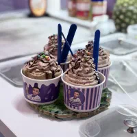 استخدام خانوم و آقا در کافه بستنی