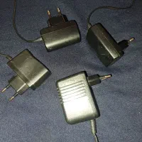 تعدادی آداپتور با ولتاژهای مختلف